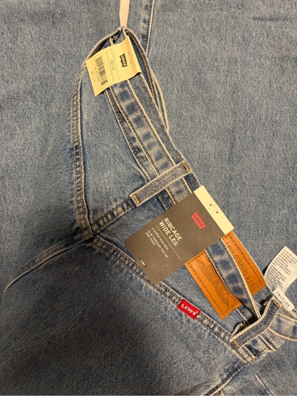 Levi’s - Picture 2 of 4